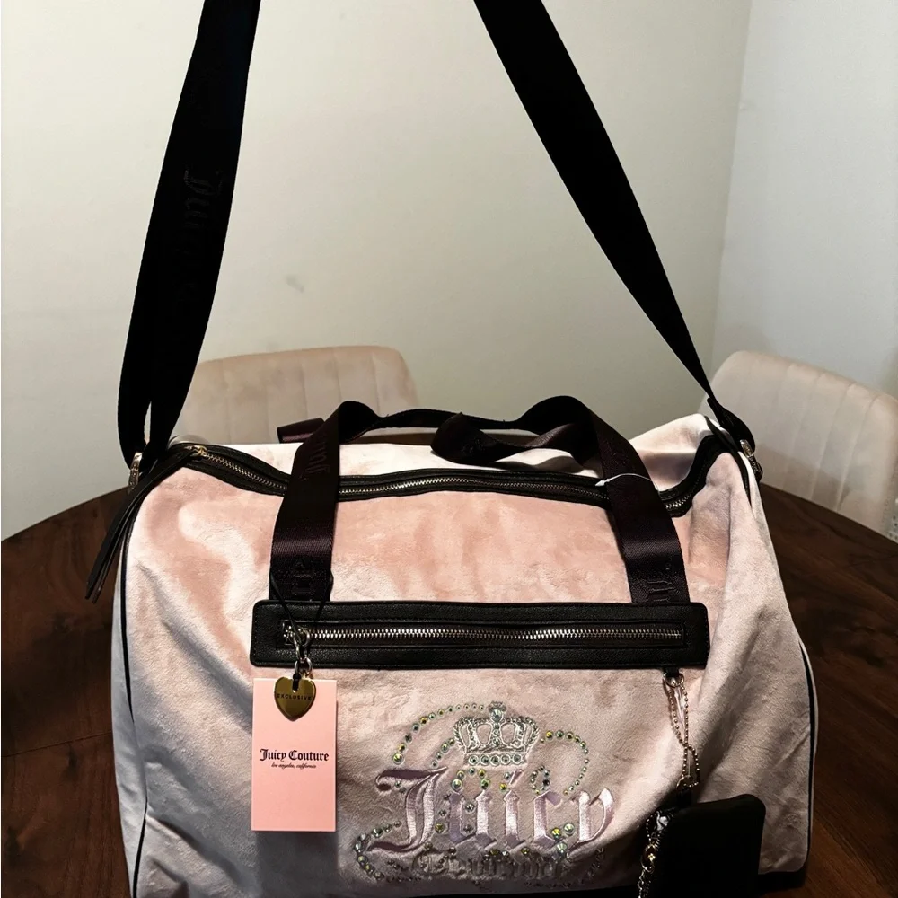 JUICY COUTURE DREAMY JUICY WEEKENDER TRAVEL DUFFLE BAG + COIN ZIP DUSTY BLUSH - Picture 2 of 5
